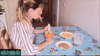 I give milk to my friend