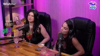 She sucked her friend's pussy in the studio