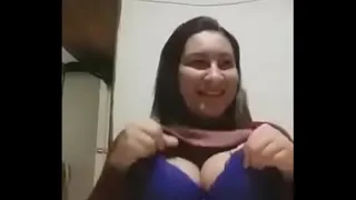 Hot babe showing breasts live to win new subscribers