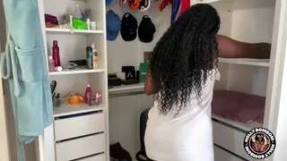 I WAS WEARING A TOWEL UNTIL MY ROOMMATE FIND ME IN THE CLOSET | COMPLETE ON RED