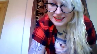 Close up fat pussy EstrellaSteam in a live show plays with her boobs