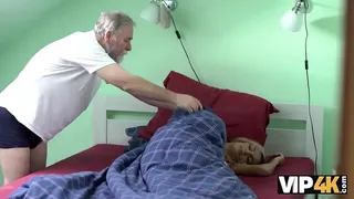 VIP4K. Old man does his best to make teen wife absolutely happy