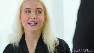 Sexy babe Chloe Cherry enjoyed amazing body massage and hadrcore sex