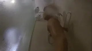 Lisa Masseuse spied in the shower