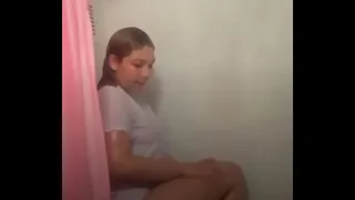 Delicinha Molhadinha in the Bath