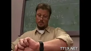 Hottie takes it up the a-hole