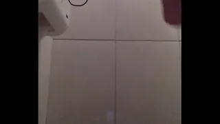 Novinha ran away from the classroom because she was wet.