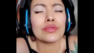 I LOVE TOUCHING MY PUSSY LIKE A PORN MOVIE STAR