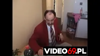 Free erotic movies - Bull's bite - president with a mustache - performs Monika [Podrywaczki]