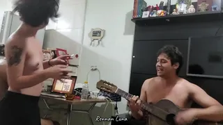 Novinha Dancing Naked at Putaria Musical with Her Two Husbands!