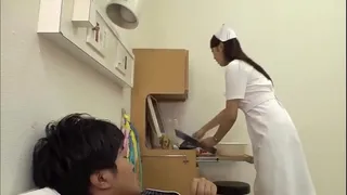 Reiko is a nurse who spends her days lonely because of her husband's long business trip, but as an outlet for her sexual desire, she seduces patients at night and satisfies her sexual desire.