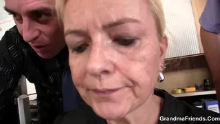 Two guys fucked an old bitch