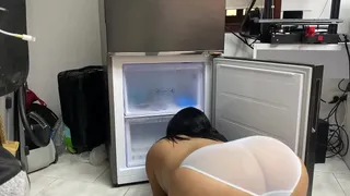 Recording the voluptuous maid cleaning the refrigerator