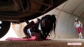 AFRICAN WOMAN WITHOUT PANTIES HAS HER CAR BREAKDOWN AND WHEN SHE BENDS DOWN TO SEE THE PROBLEM, SHE IS SURPRISED BY A STRANGER WITH A HARD COCK WHO FUCKS HER IN HER HOT AND JUICY PUSSY IN VARIOUS POSITIONS WITHOUT A SHIRT