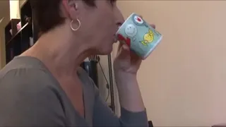 Mature cougar banged by a young big dick