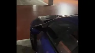 Waaaah, what a pain in the ass in a parking lot, maybe because it was 6 p.m....
