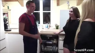 Two German Teeny Pay the Invoice for repairman with Fuck