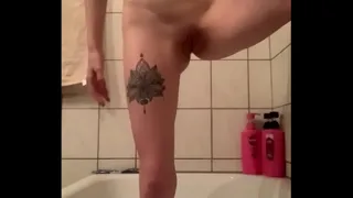 bathtub pee