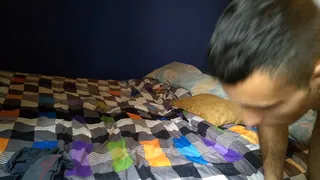 How delicious it is to play on the cell phone (2)