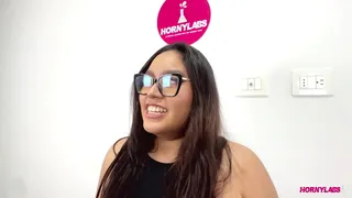 Girl with a big ass dares to pass her first casting - La chica del Dragon