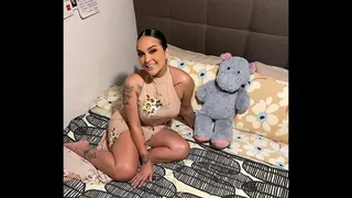 Beautiful Singer Daniela Darcourt in hot bikini | sauceboat