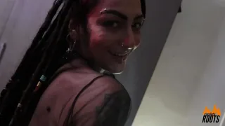 Caroleta Roots all beautiful giving blowjob.