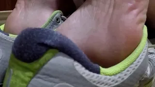 Footcuck blowjob POV smelly sneakers
