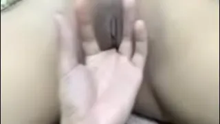 Spreading the pretty girl's pussy and stuffing the cock in her clit