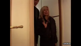 A whore goes to a client's house with a big cock ...