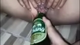 Beautiful girl fucks her pussy until he squirts all over her clit.