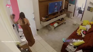 I received the delivery man very naughty and let him suck me until I came in his mouth