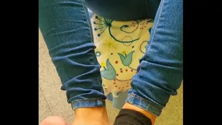 My best friend gives me a handjob after school and I cum on her feet