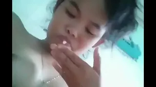 Money-hungry sends a video of her cunt for money
