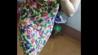 E Trang Nguyen bigo shows off her clothes in the shower