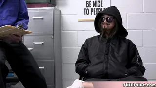 Shoplifter tried to dress as a man She failed hard