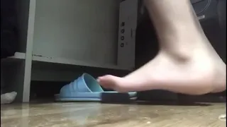 shoes ， feets ，Barefoot