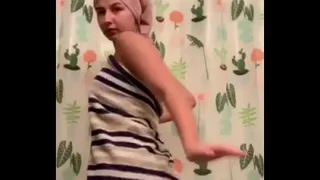 Sara takes a nice shower