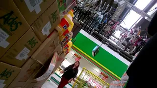 UNDER SKIRT MILF