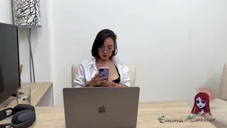 I masturbate in the office while having hot talks with my GF