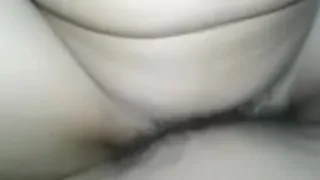 Spreading the pussy of a beautiful girl, big pussy, white, smooth clit, fuckable clit, fucking her pussy until he cums all over her pussy hole.