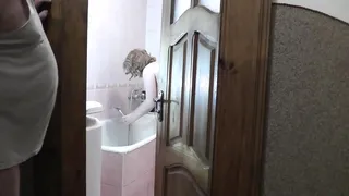 Stepdaughter in bathroom, stepdad spy. cum