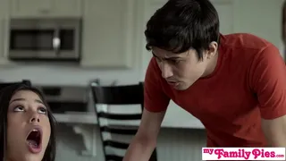 Xxlayna Marie Begs Stepbro, "Please! I need your dick, you can't leave me like this!" -S21:E5