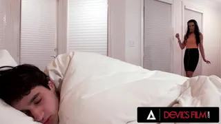Hot Stepmom Wants Her Asshole Pounded By Her Stepson