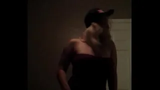 Wifey striptease