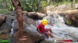 Teasing a stranger in the middle of a waterfall in Alagoas driving him crazy