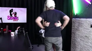Naughty blonde demonstrates her blowjob, does a stripper, showing her breasts and pussy, in addition to leaving her husband naked - Aline Fischborn and Flávio Paiva (SHEER/RED)