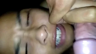 Beautiful girl sucks cock, don't let the cock feel so thrilling until the cum fills her pussy.