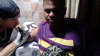 Roberto Alecxander doing hardbrazil tattoo