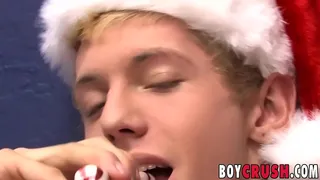 Naughty twink jerks off before cumshot