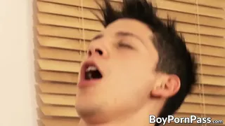 Twinks pound each other raw and rough